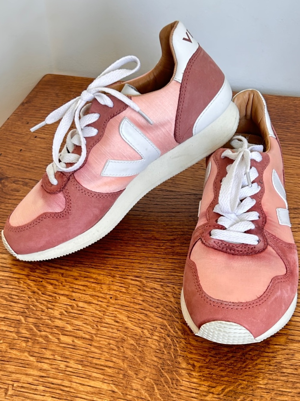 VEJA LEATHER/SATIN CASUAL SHOES - Picture 5 of 7